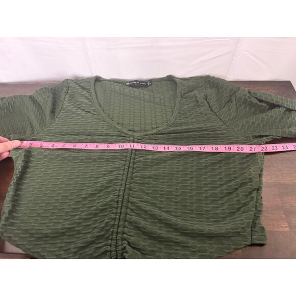 Olive Green Honeycomb Textured Ruched Top Fashion to Figure, Size 2X - Picture 7 of 12
